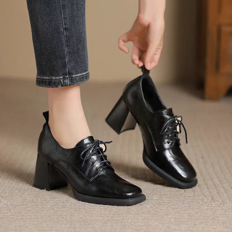 Livia | Scarpe Stringate Eleganti con Tacco Quadrato