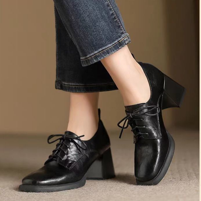 Livia | Scarpe Stringate Eleganti con Tacco Quadrato