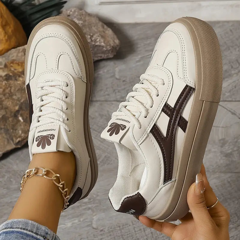 Naomi - Donna Plateau-Sneaker in Design Retro
