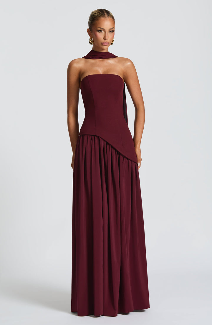 Elara™ | Abito Maxi Scultoreo con Scollo Halter e Spacco Profondo