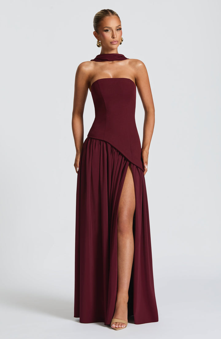 Elara™ | Abito Maxi Scultoreo con Scollo Halter e Spacco Profondo