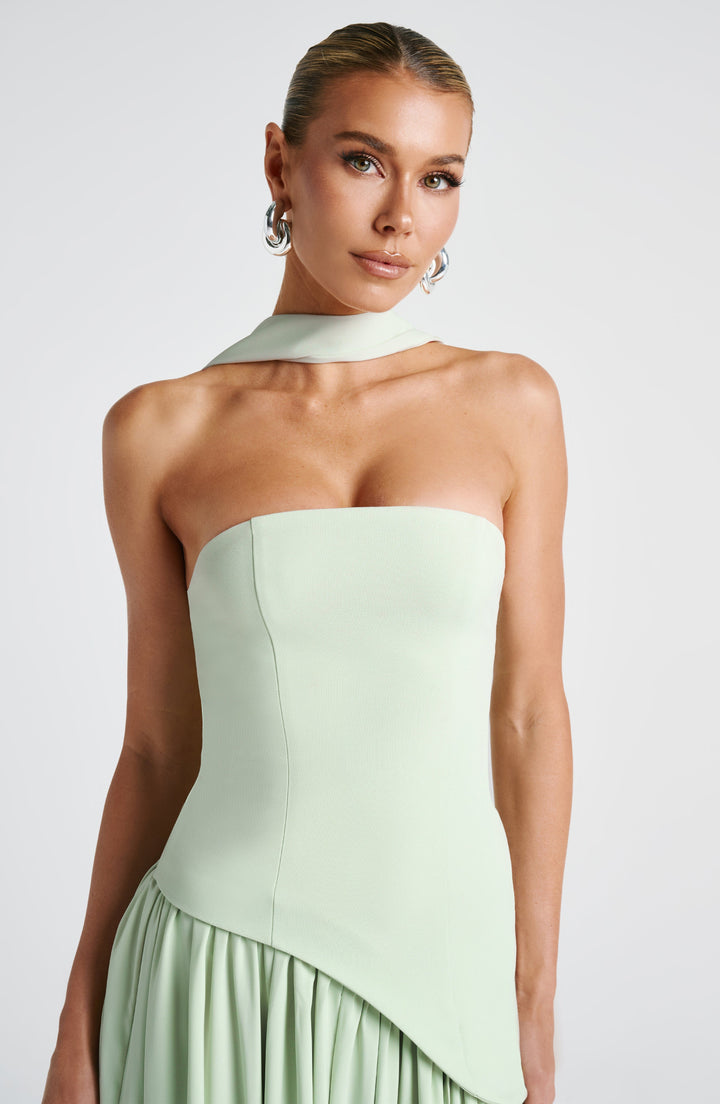 Elara™ | Abito Maxi Scultoreo con Scollo Halter e Spacco Profondo