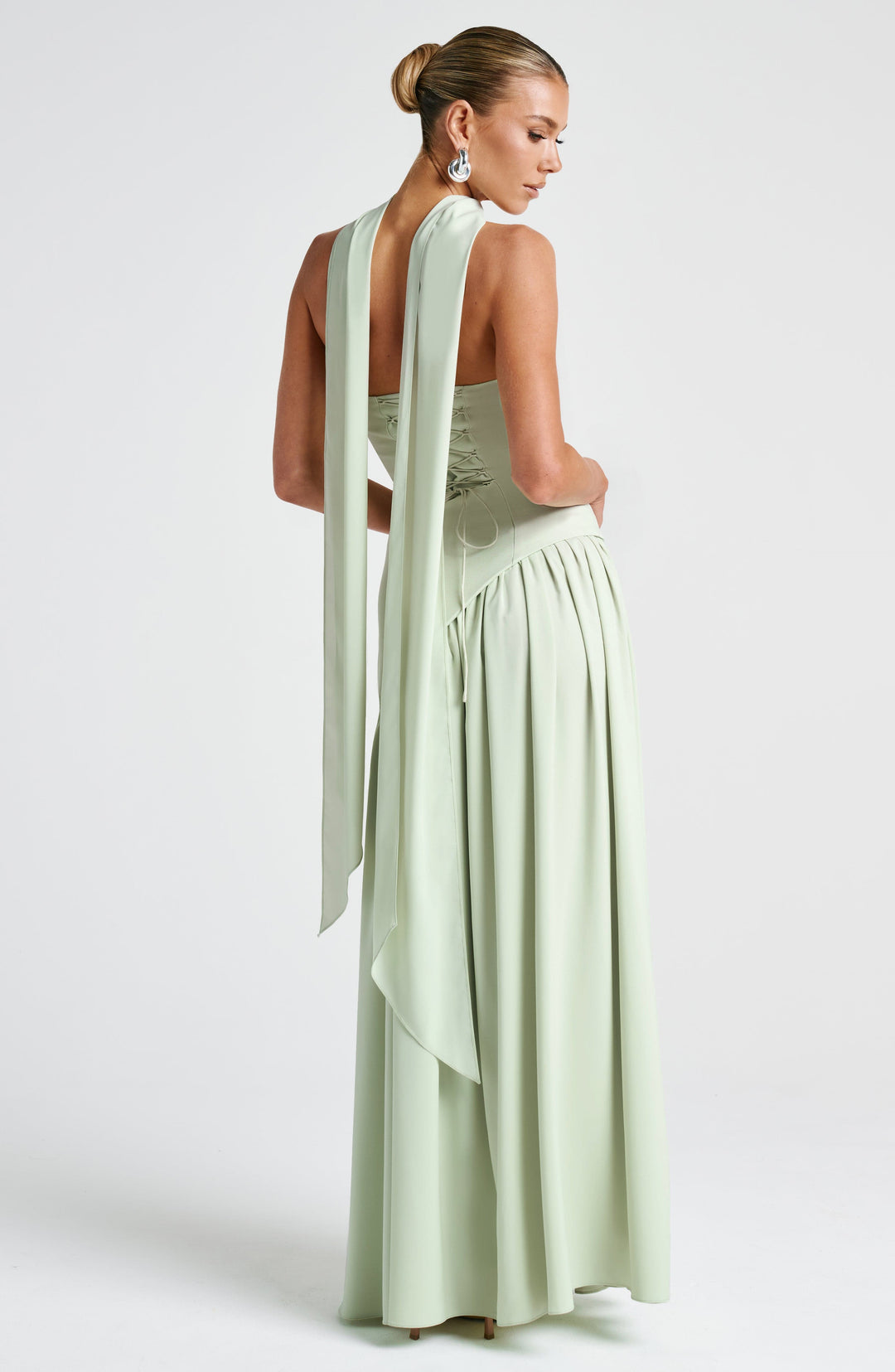 Elara™ | Abito Maxi Scultoreo con Scollo Halter e Spacco Profondo