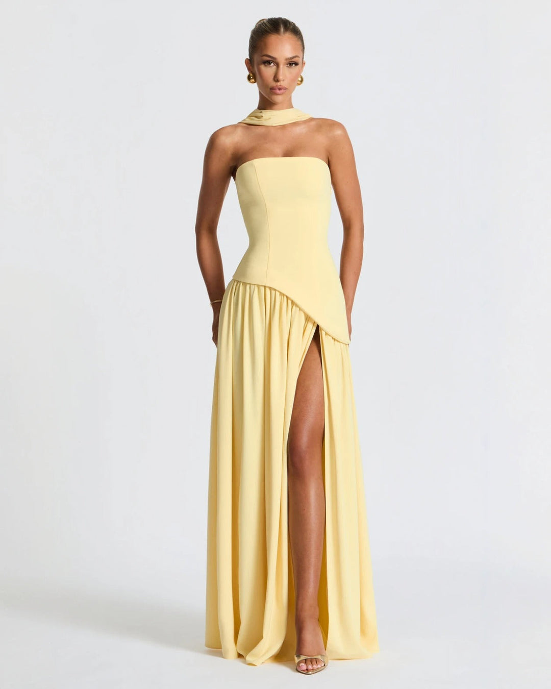 Elara™ | Abito Maxi Scultoreo con Scollo Halter e Spacco Profondo